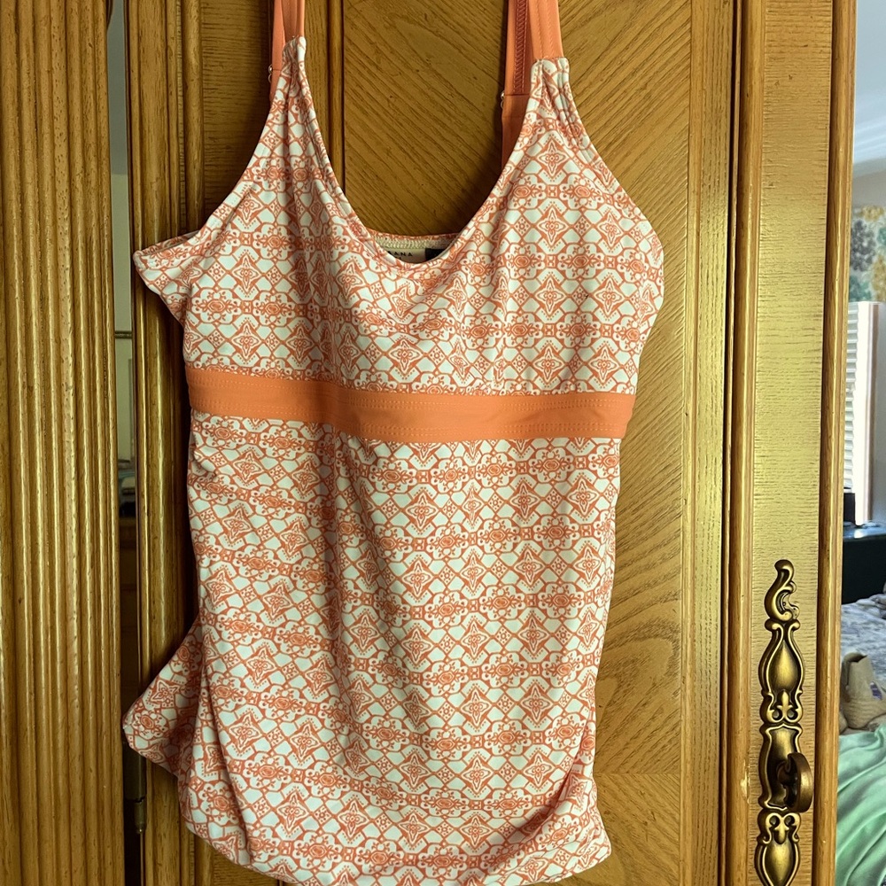Tankini top w/coordinated bottoms